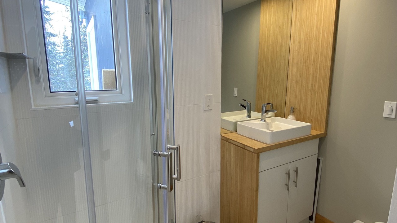 Photo of Bathroom in Unorganized Centre Parry Sound