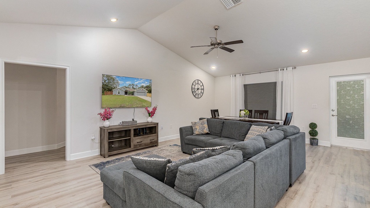 Photo of Livingroom in Port Malabar