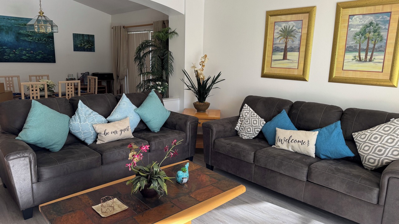 Photo of Livingroom in Eagle Pointe South