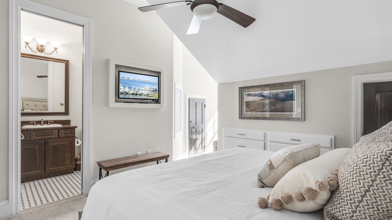 Photo of Bedroom in Baytowne Wharf
