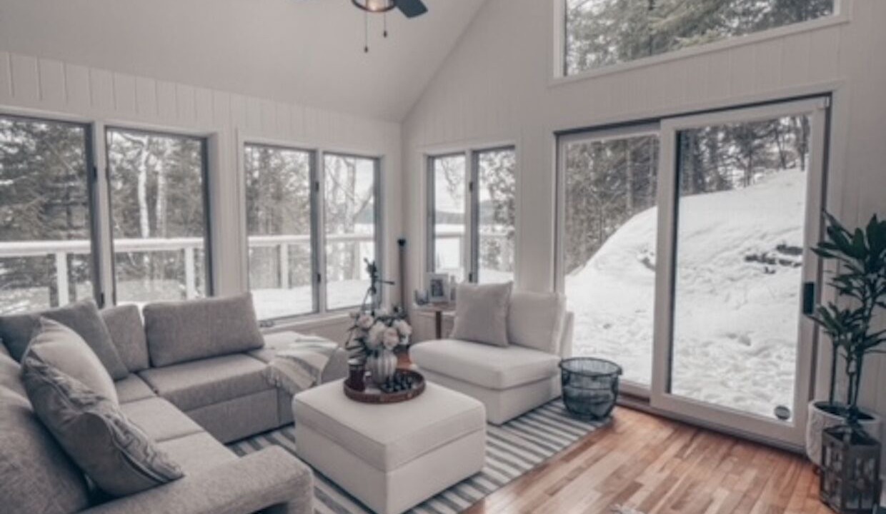 Photo of Livingroom in Lake of Bays