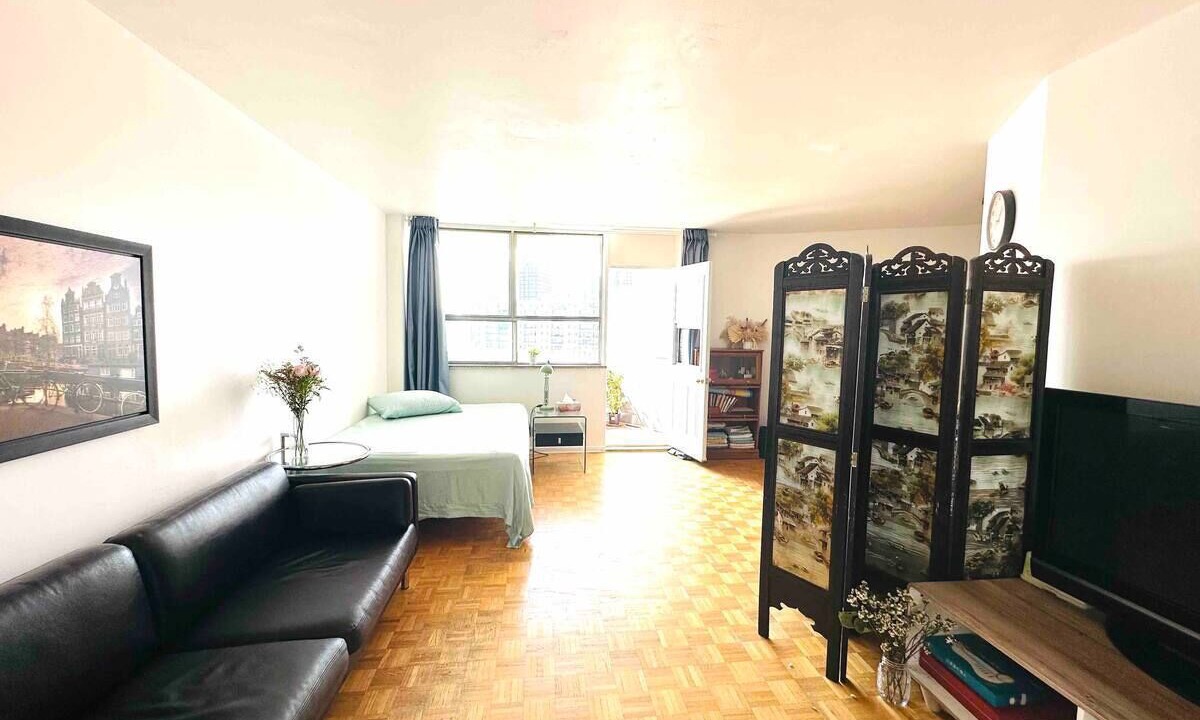 Photo of Bedroom in St. James Town