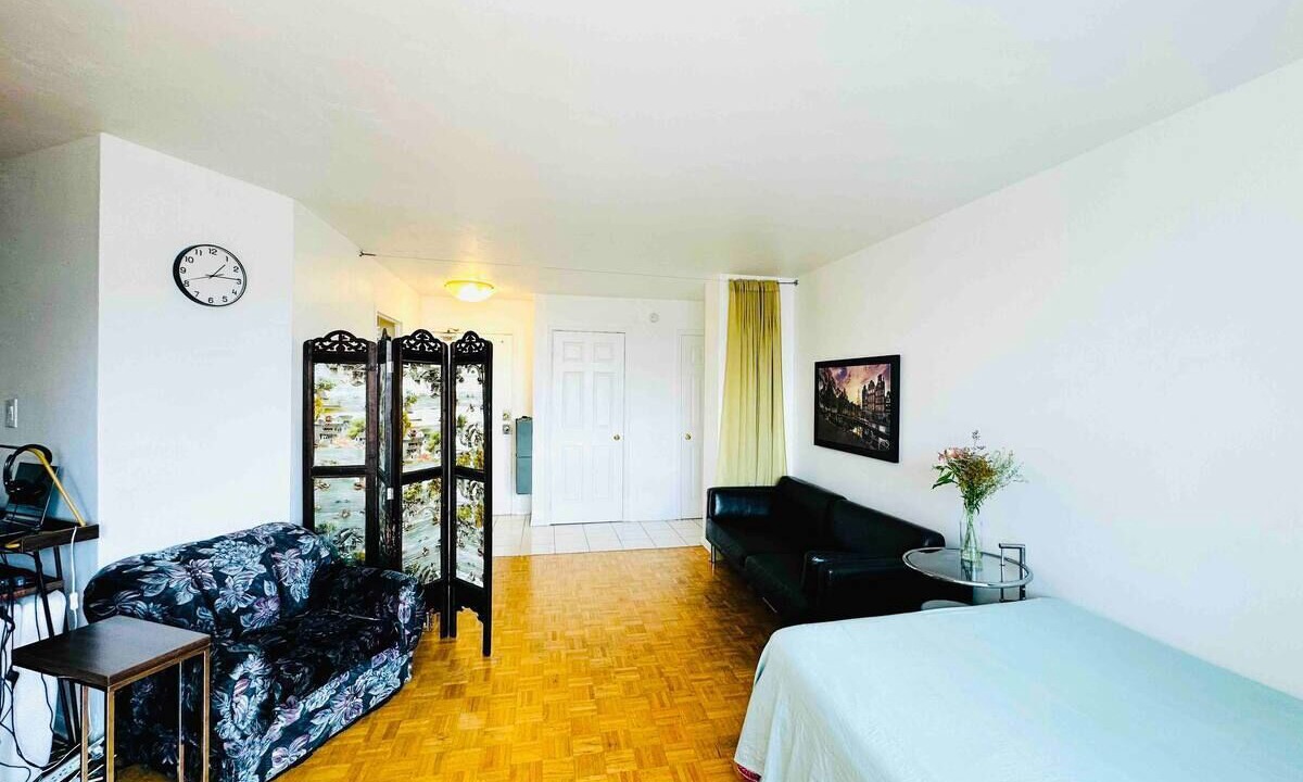 Photo of Bedroom in St. James Town