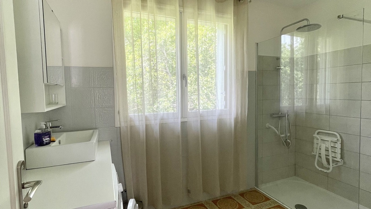 Photo of Bathroom in Chelles