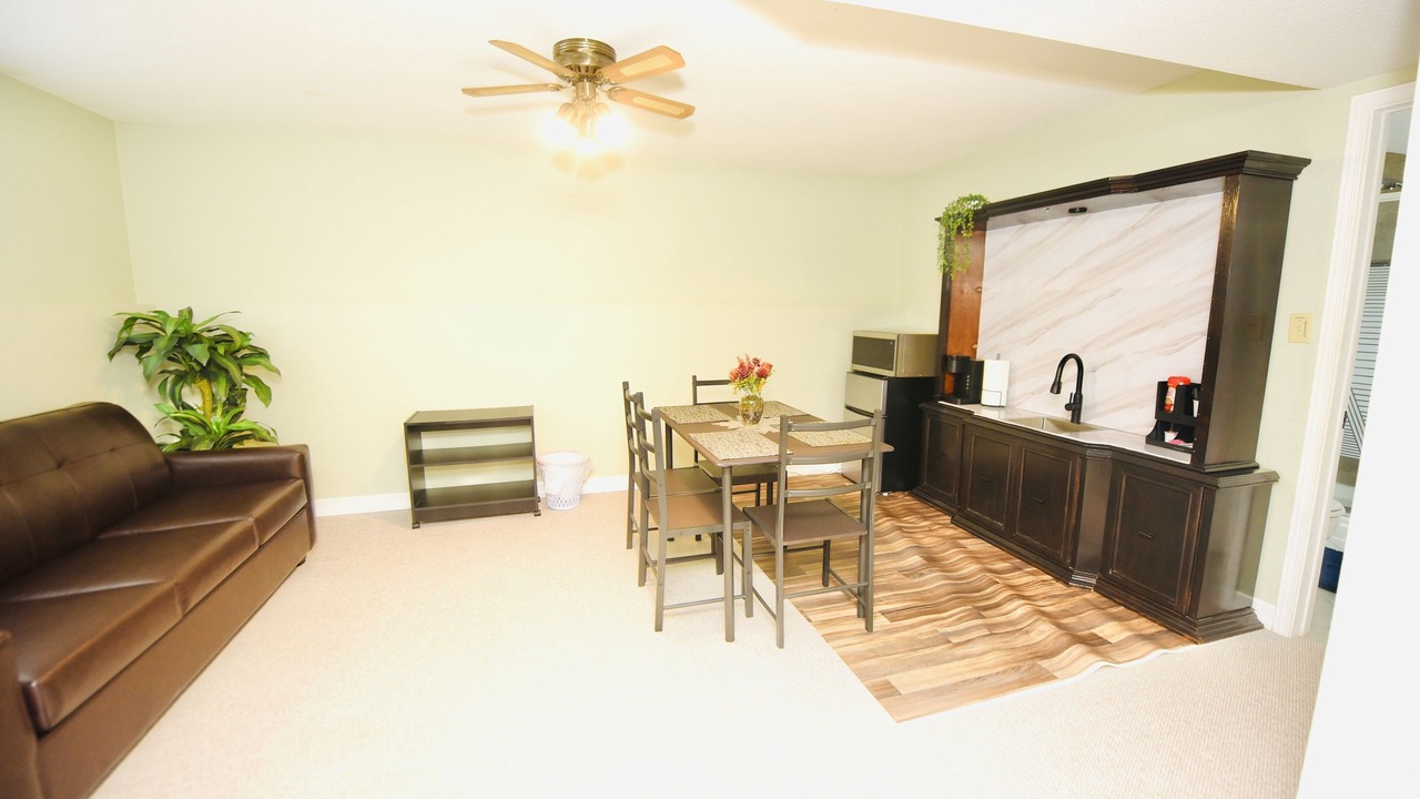 Photo of Livingroom in Amherstview