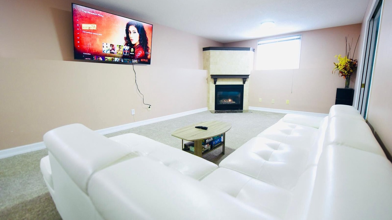 Photo of Livingroom in Amherstview
