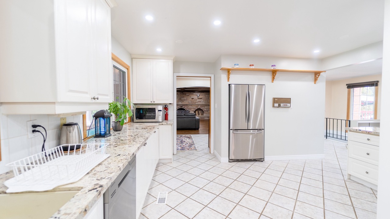 Photo of Kitchen in East Gwillimbury