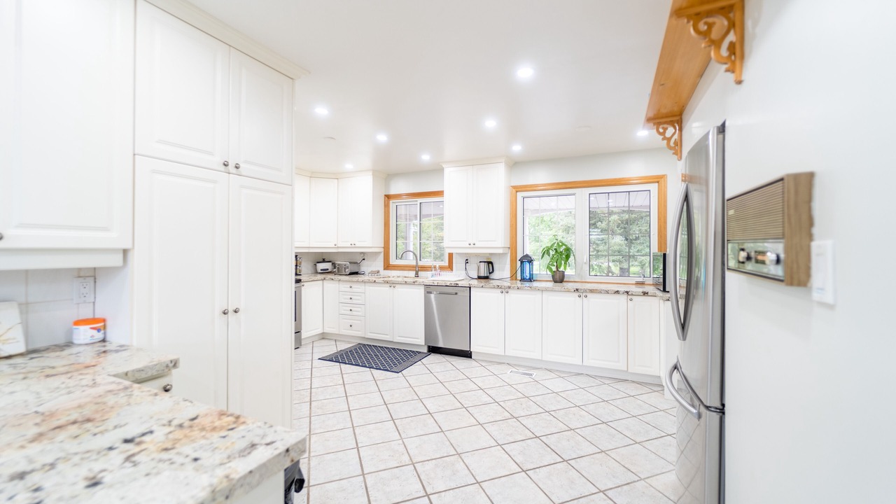 Photo of Kitchen in East Gwillimbury