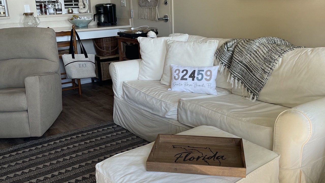Photo of Livingroom in Gulf Place