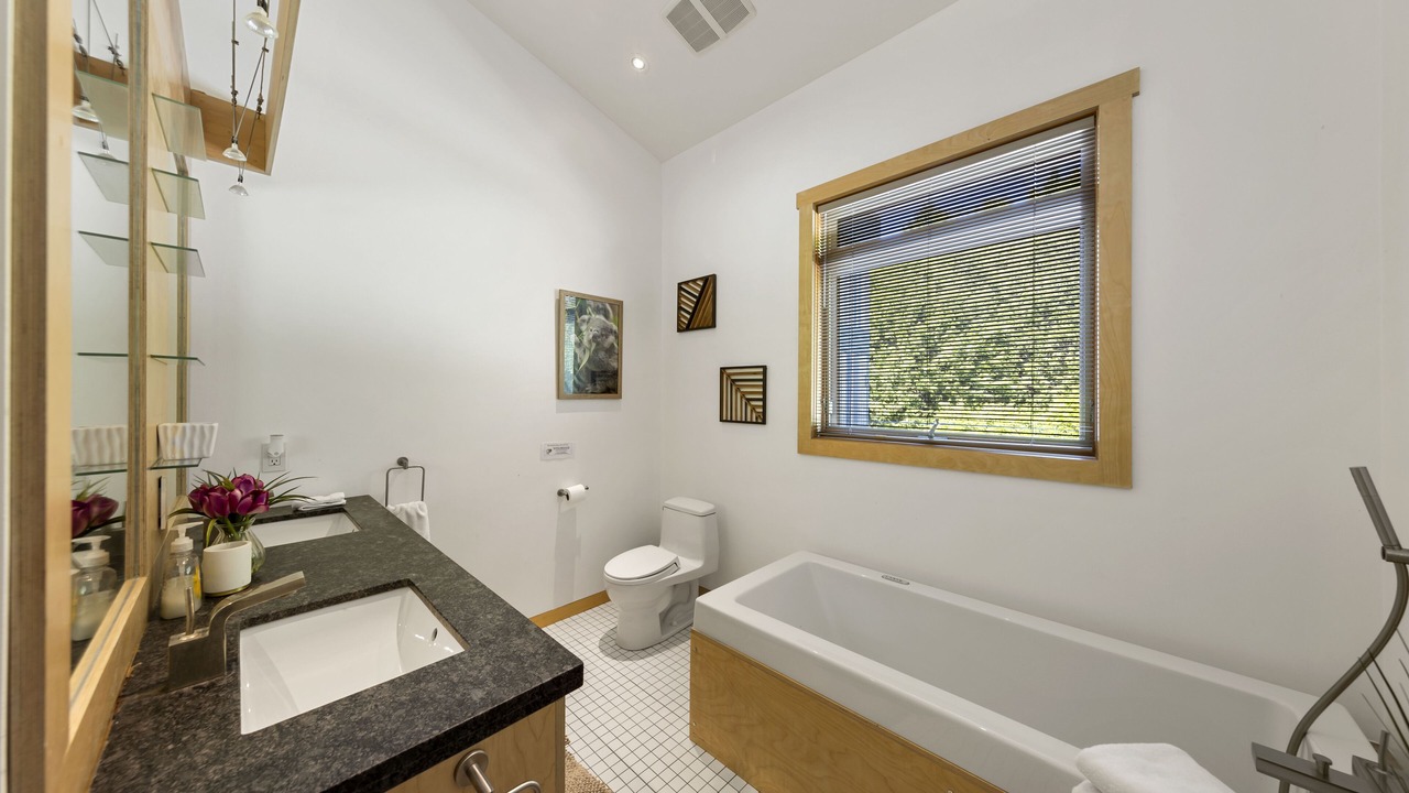 Photo of Bathroom in North Kawartha