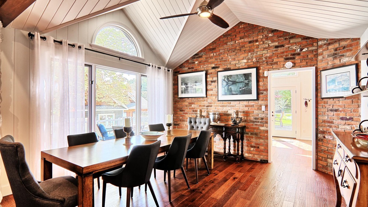 Photo of Livingroom in Port Carling