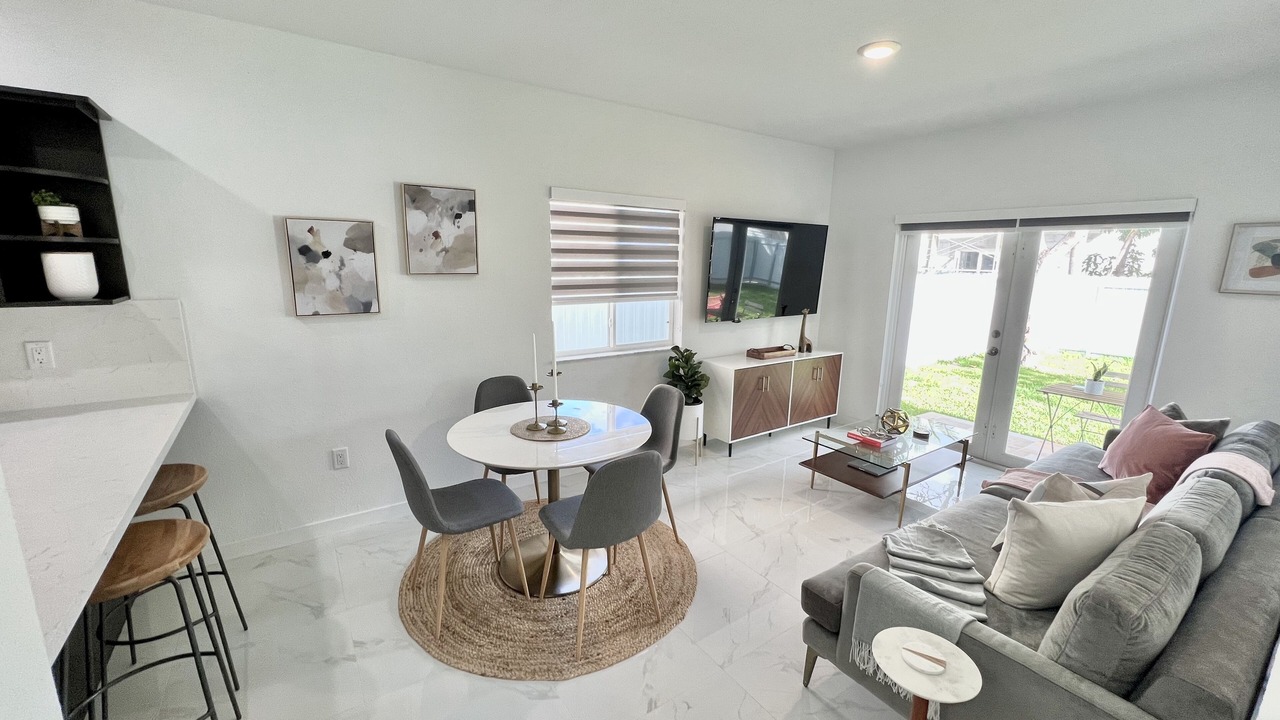 Photo of Livingroom in West Little River