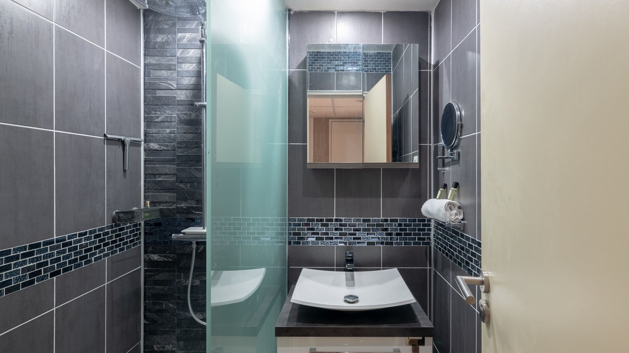 Photo of Bathroom in Issy-les-Moulineaux