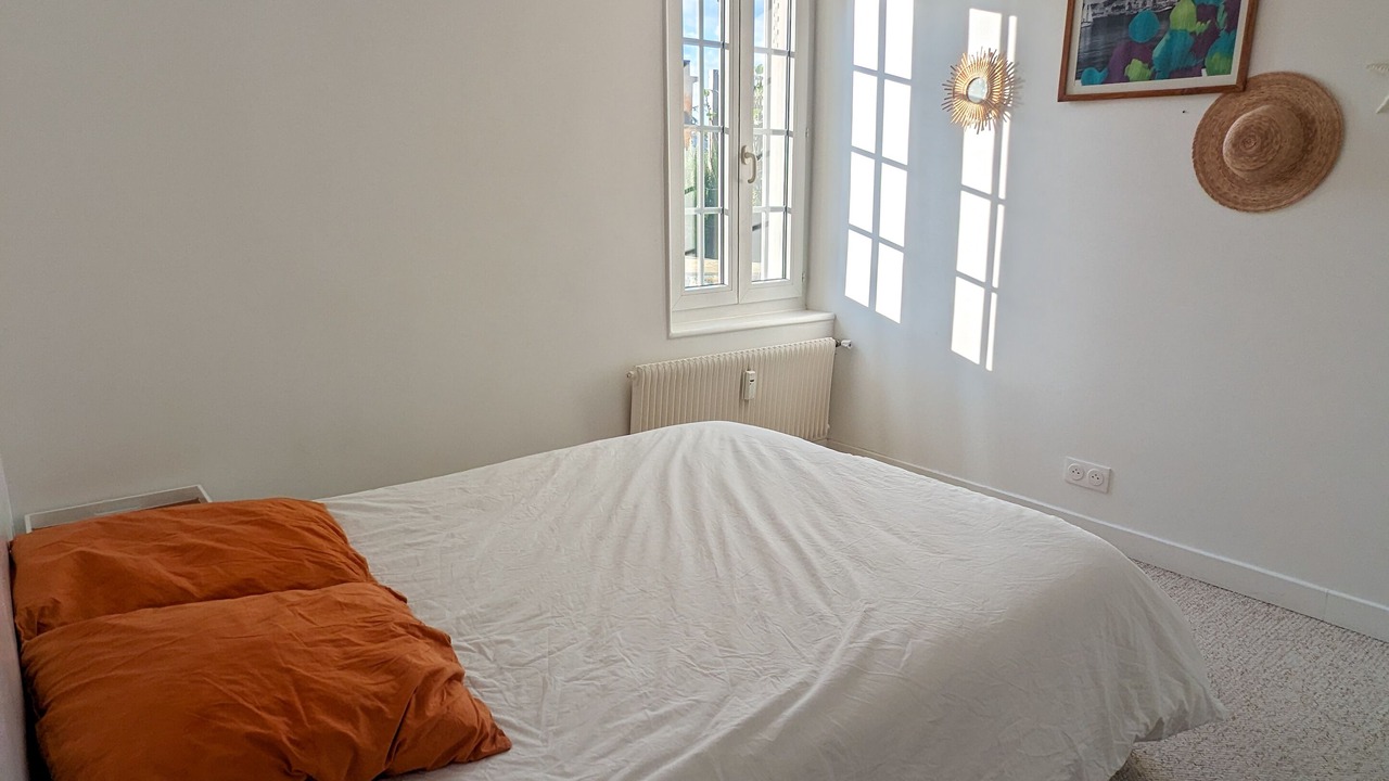 Photo of Bedroom in Asnieres-sur-Seine