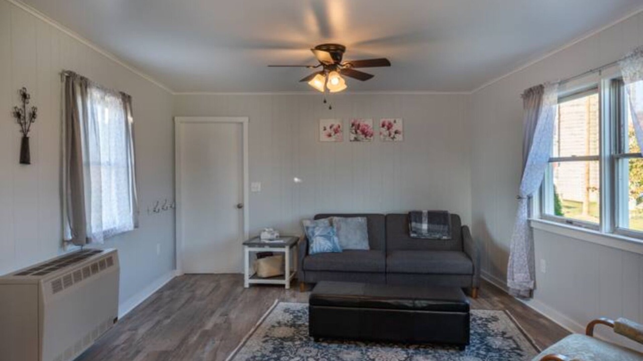 Photo of Livingroom in Cedarhurst