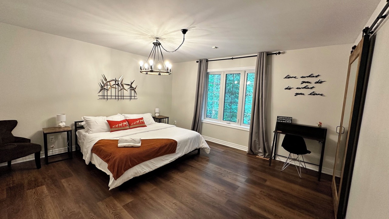 Photo of Bedroom in Grand Bend