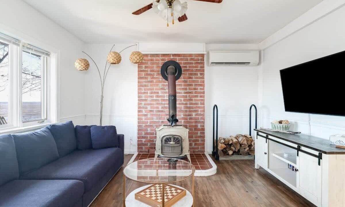Photo of Livingroom in Prince Edward