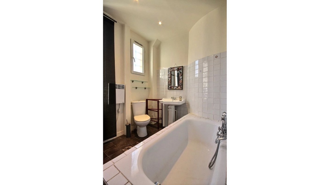 Photo of Bathroom in Hopital Saint-Louis