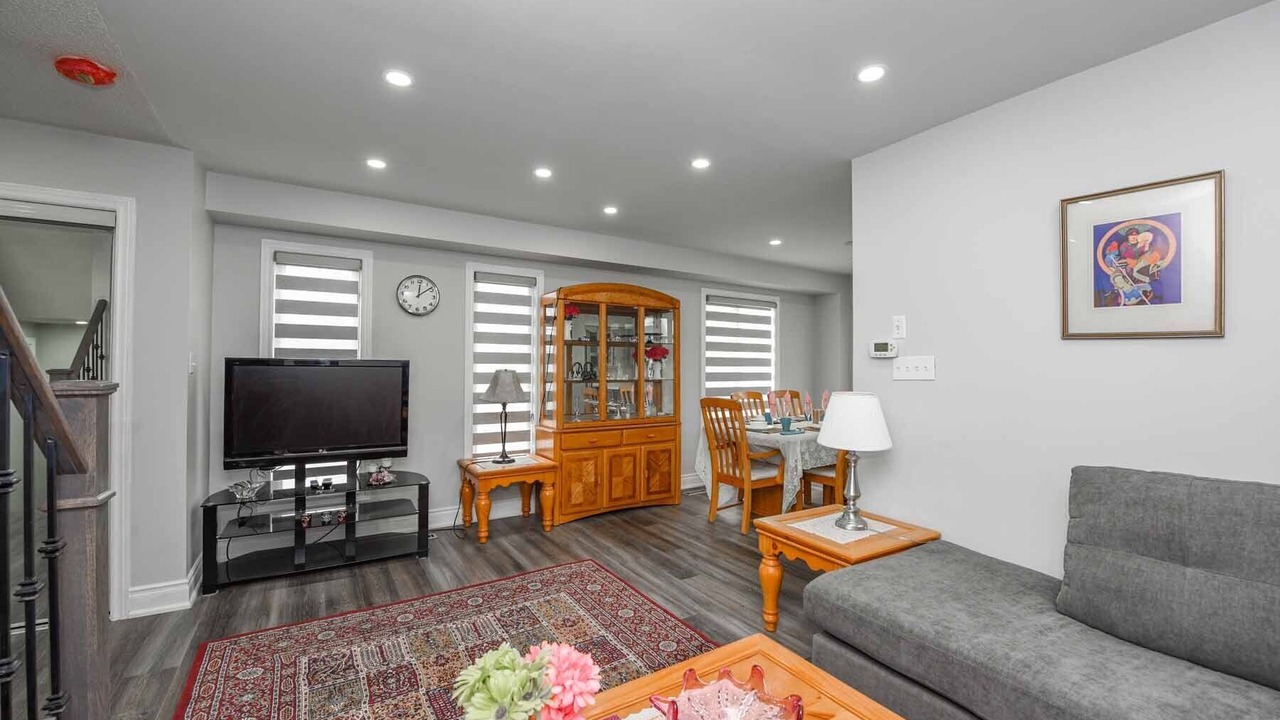Photo of Livingroom in Churchill Meadows