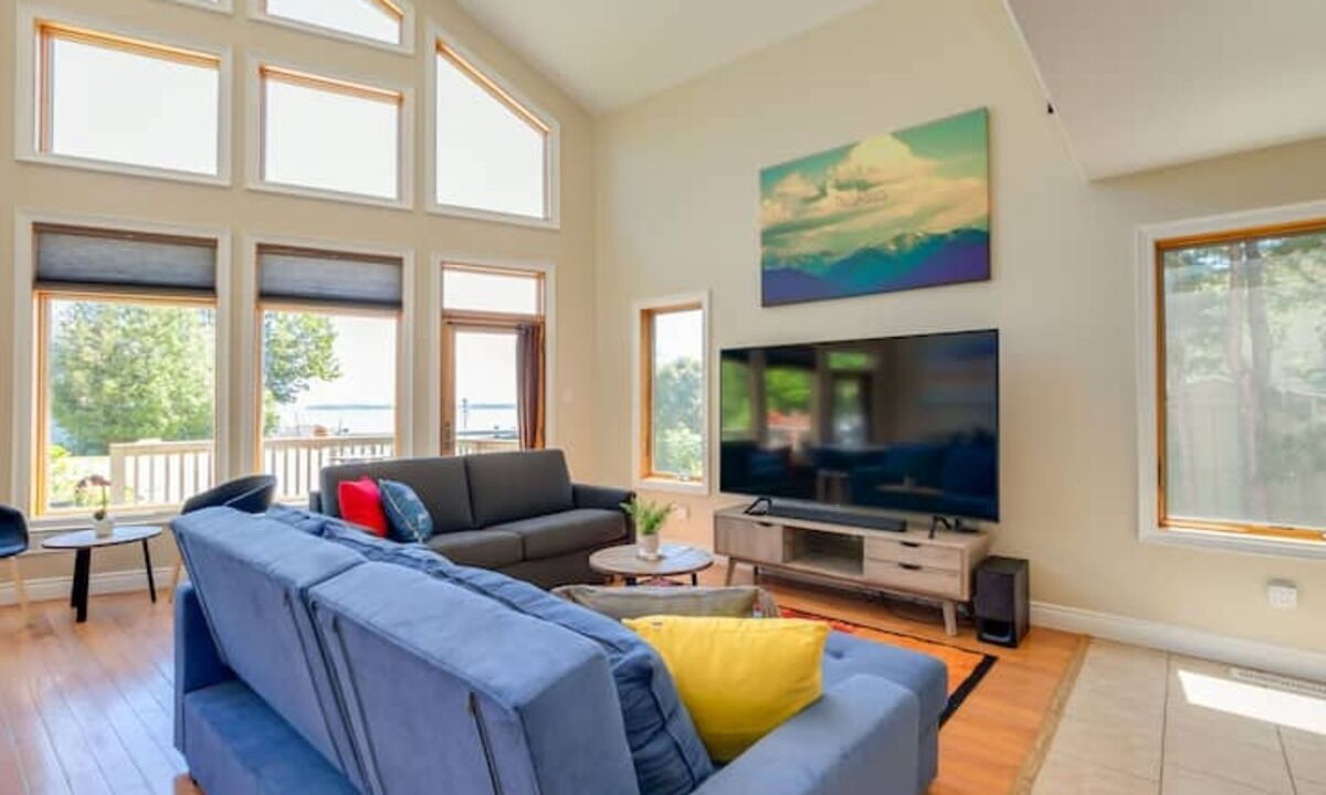 Photo of Livingroom in Alcona
