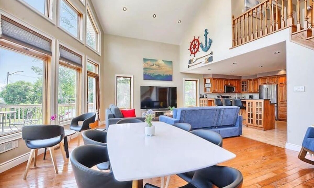 Photo of Livingroom in Alcona