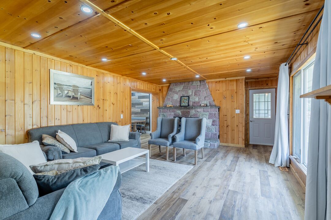 Photo of Livingroom in Bracebridge