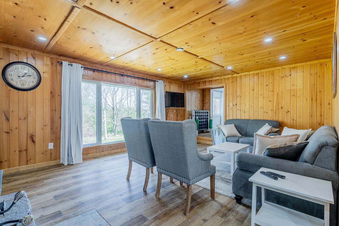 Photo of Livingroom in Bracebridge