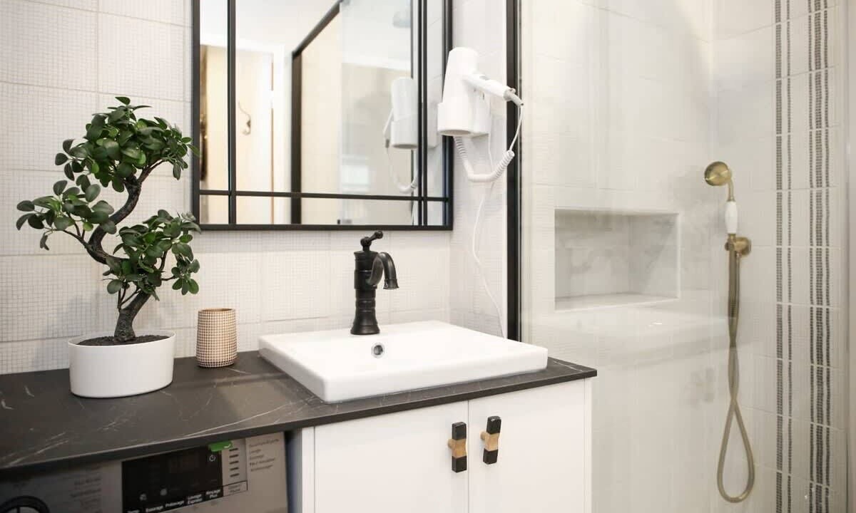 Photo of Bathroom in Quartier du Faubourg-Montmartre