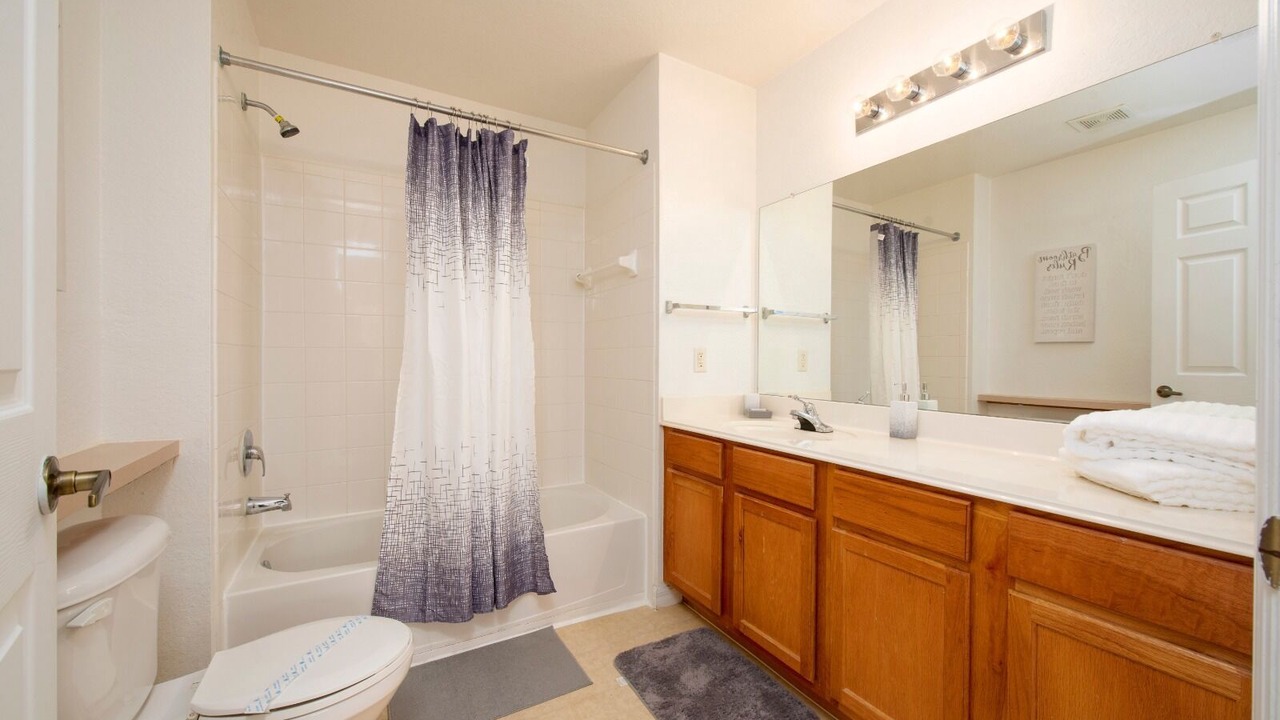 Photo of Bathroom in Venetian Bay Villages