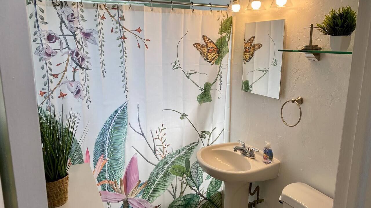Photo of Bathroom in Poinsettia Heights