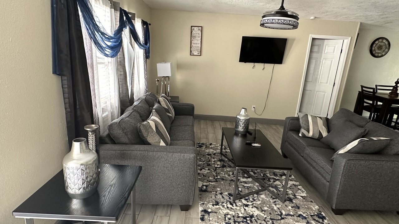 Photo of Livingroom in Oak Ridge