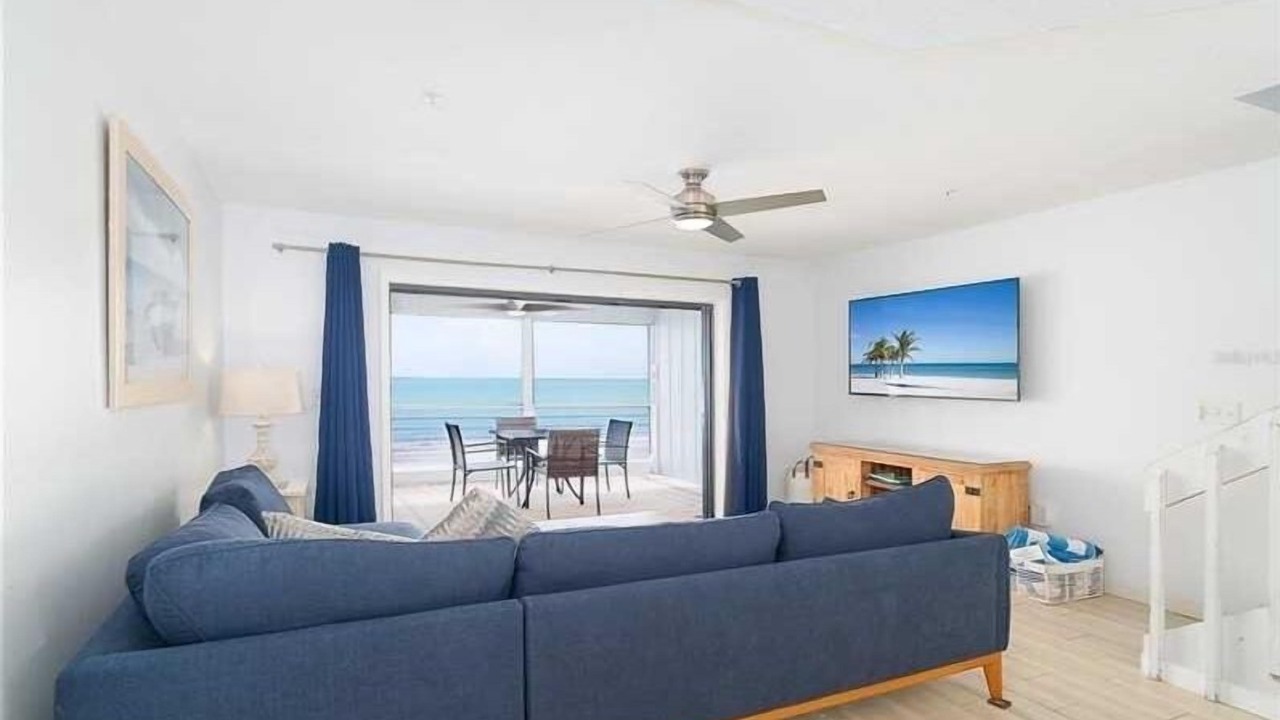 Photo of Livingroom in Palm Island