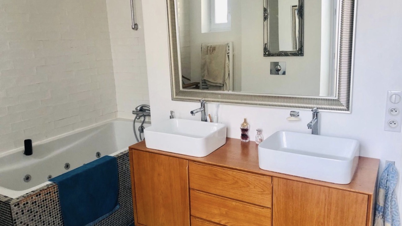 Photo of Bathroom in Centre
