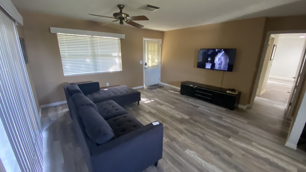 Photo of Livingroom in Clair-Mel City