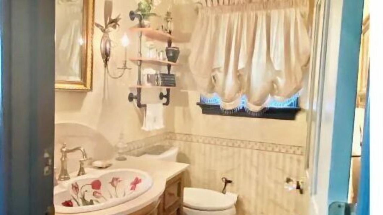 Photo of Bathroom in Newtown