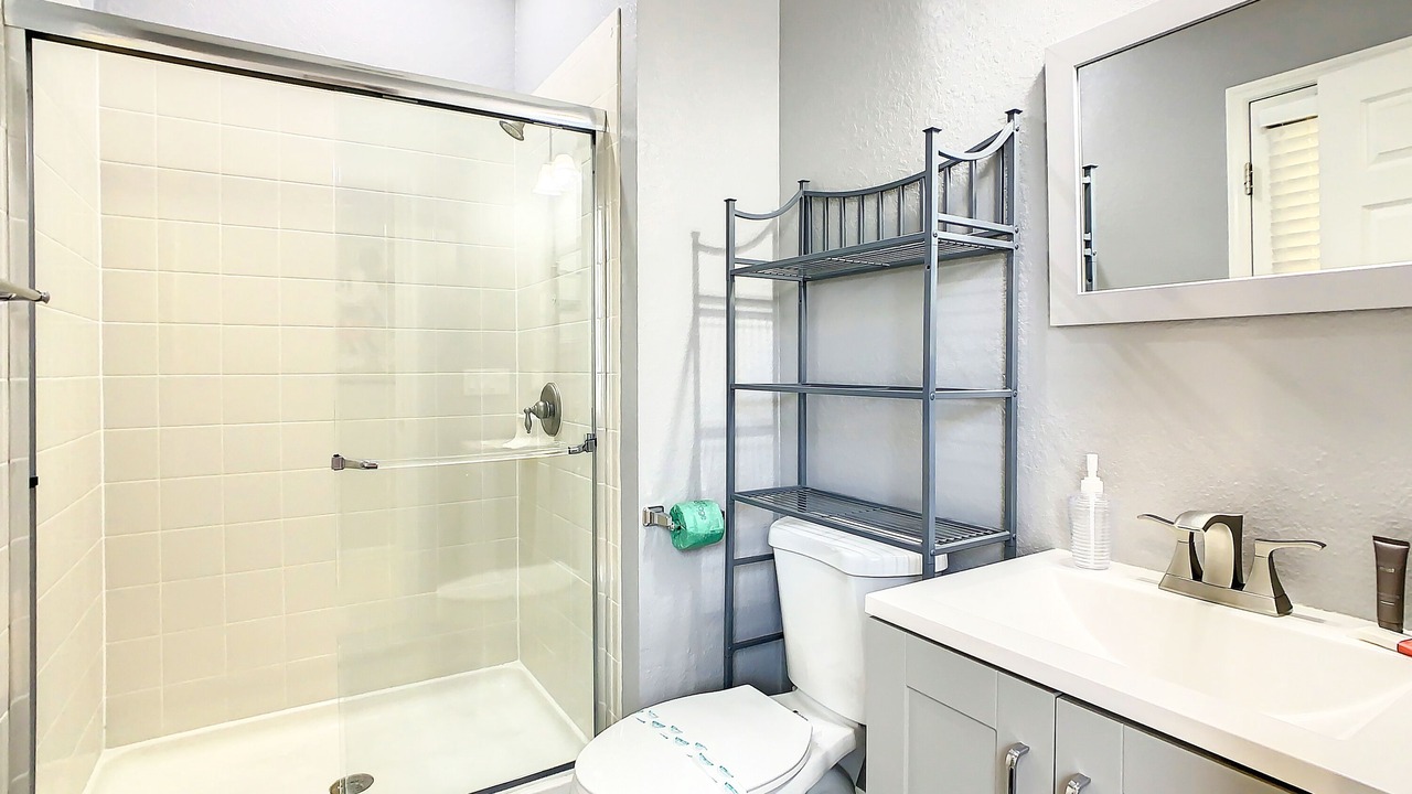 Photo of Bathroom in Trafalgar Village