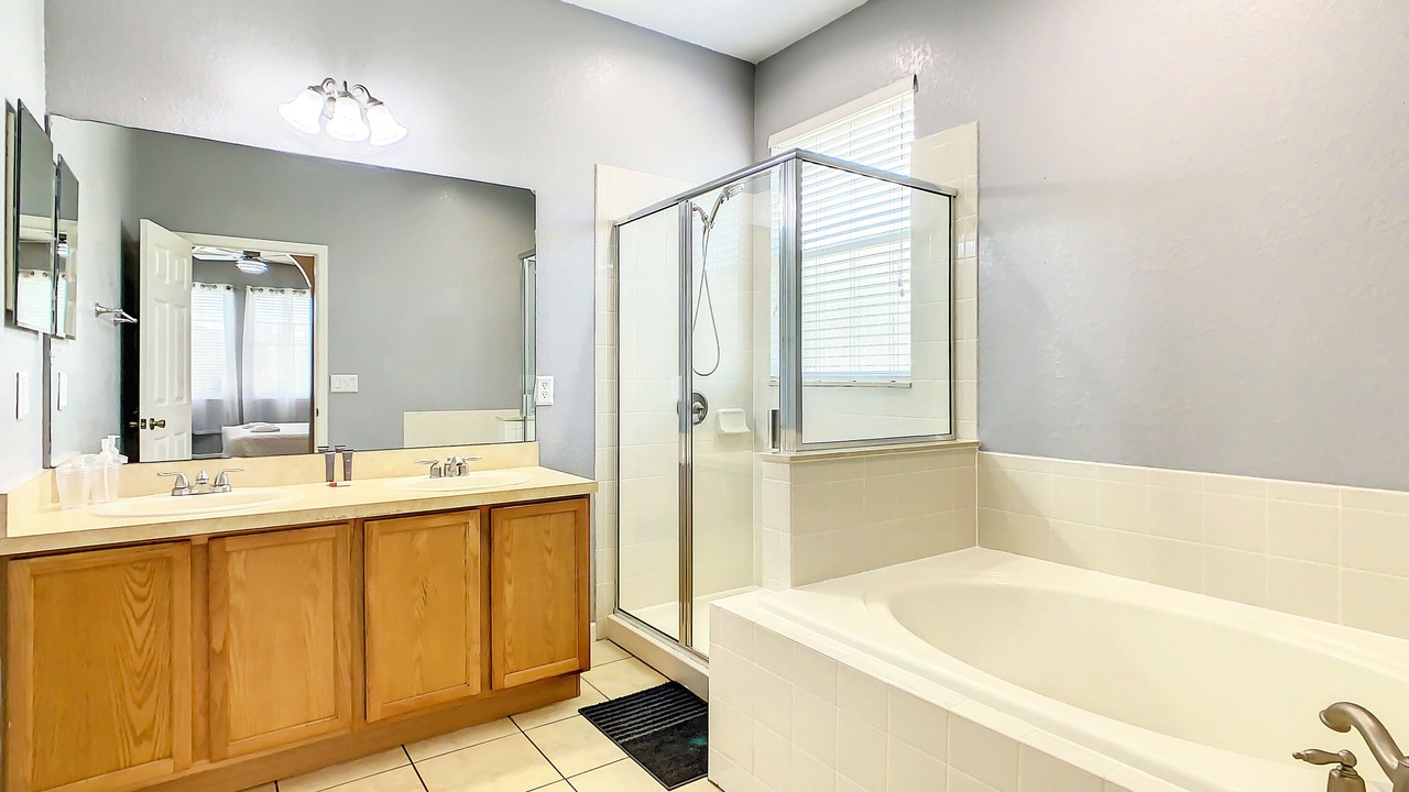 Photo of Bathroom in Trafalgar Village