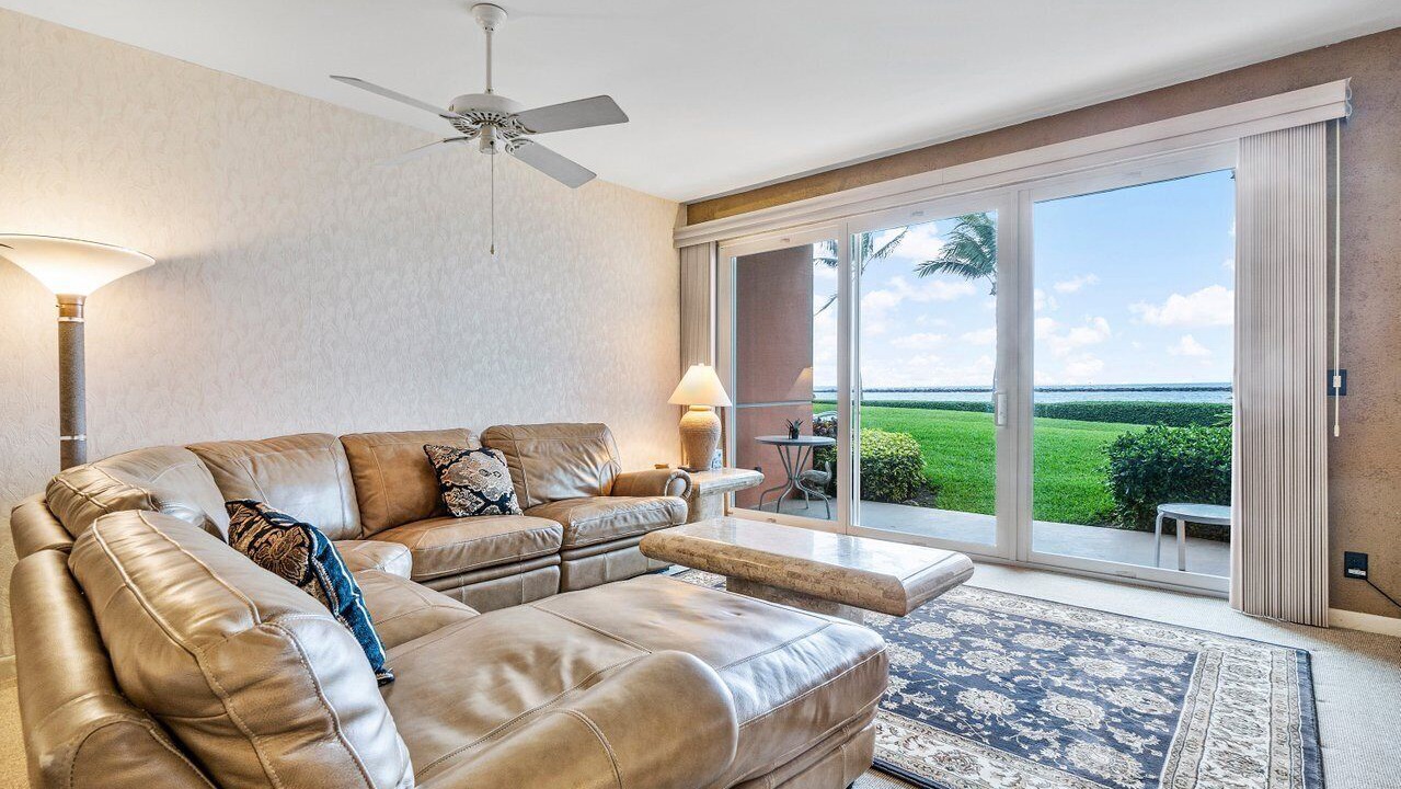 Photo of Livingroom in Florida North Atlantic Coast
