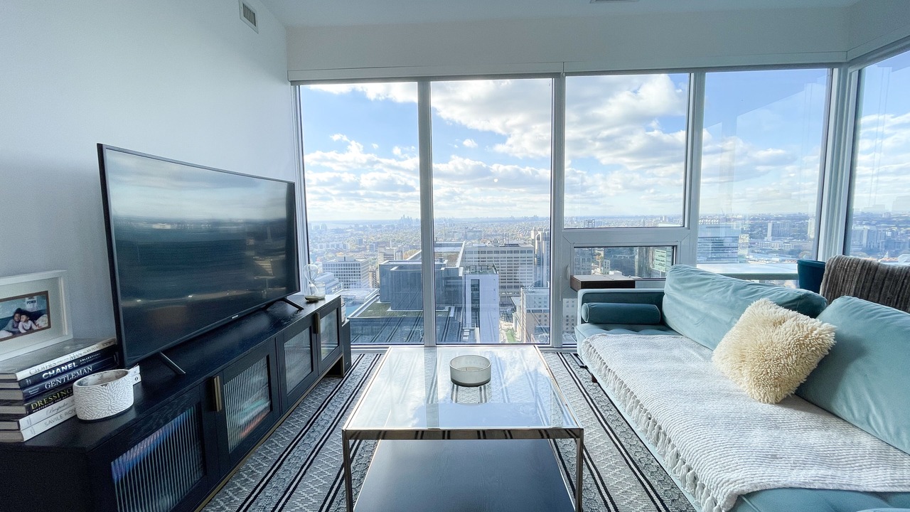 Photo of Livingroom in Bay Street Corridor