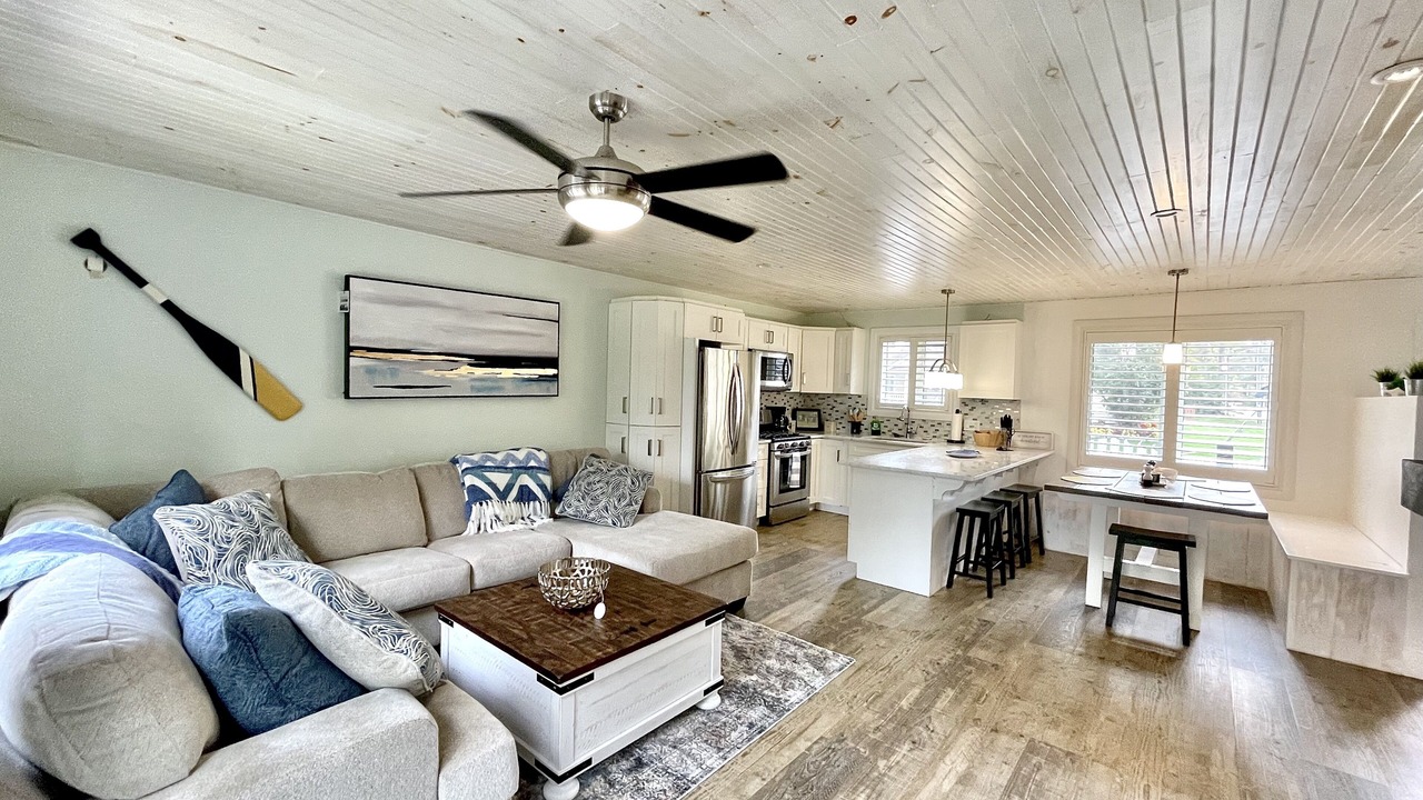 Photo of Livingroom in Wasaga Beach
