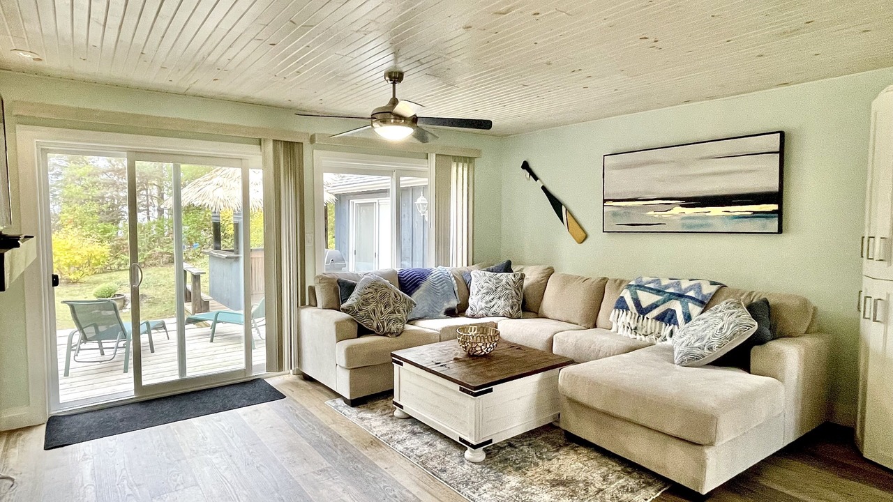 Photo of Livingroom in Wasaga Beach