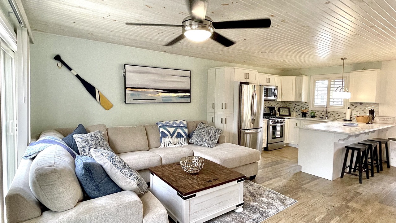 Photo of Livingroom in Wasaga Beach
