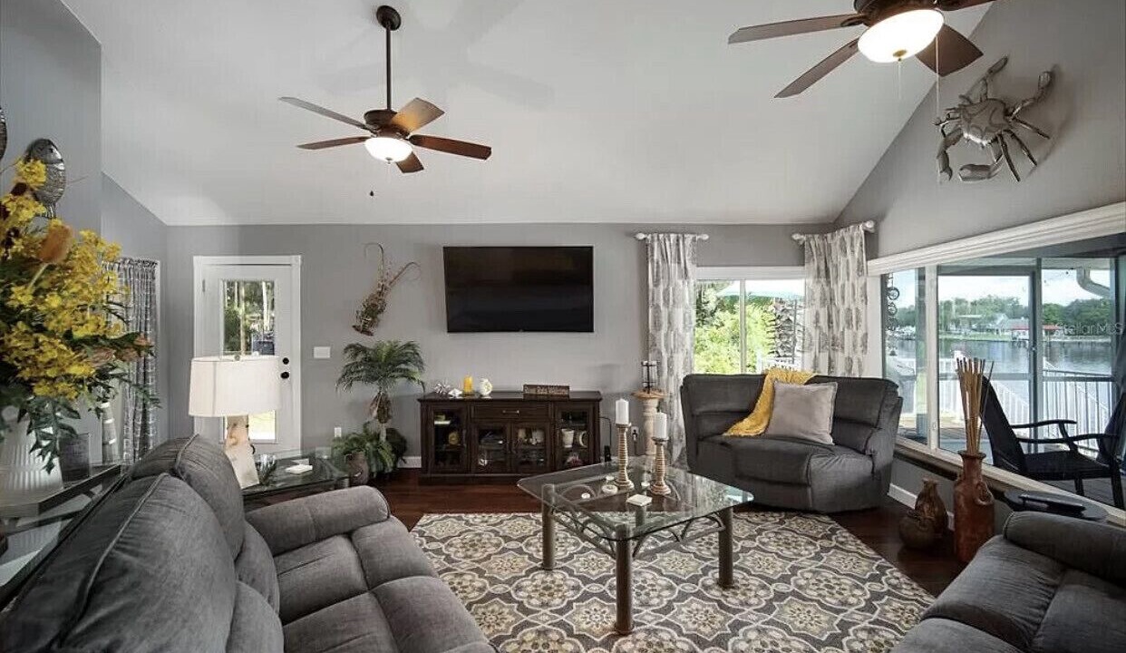Photo of Livingroom in Riverview