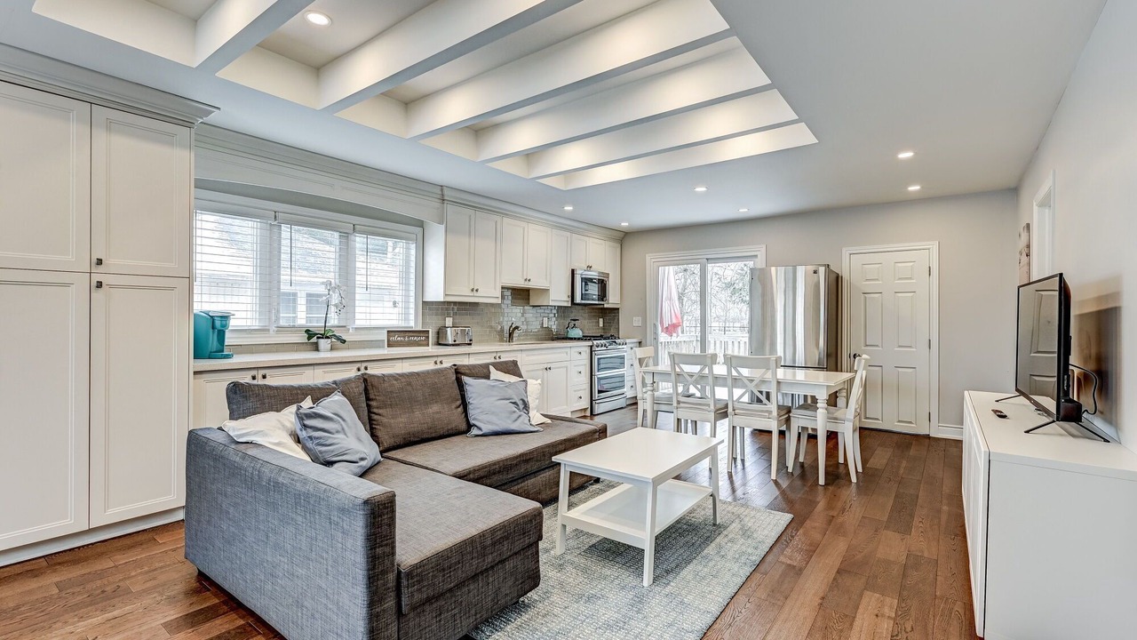 Photo of Livingroom in Jacksons Point