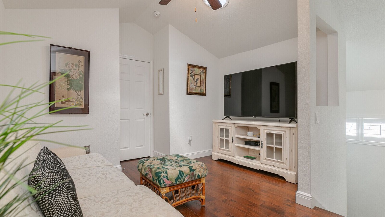 Photo of Livingroom in Historic Downtown Melbourne