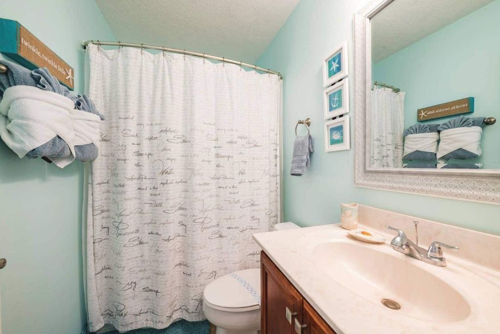 Photo of Bathroom in Crestwynd Bay