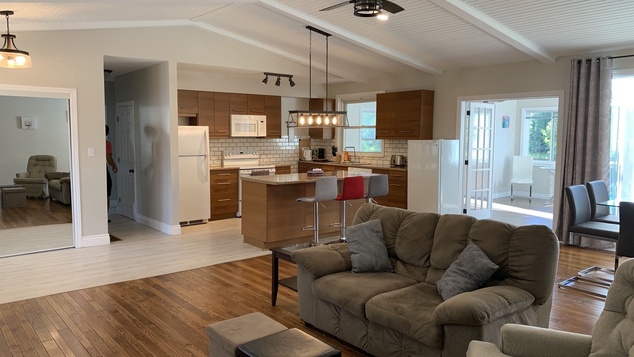 Photo of Livingroom in Parry Sound
