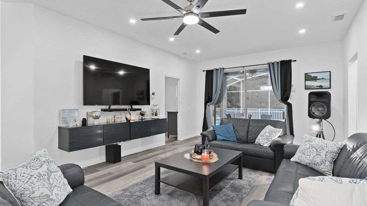 Photo of Livingroom in Lakeside Estates