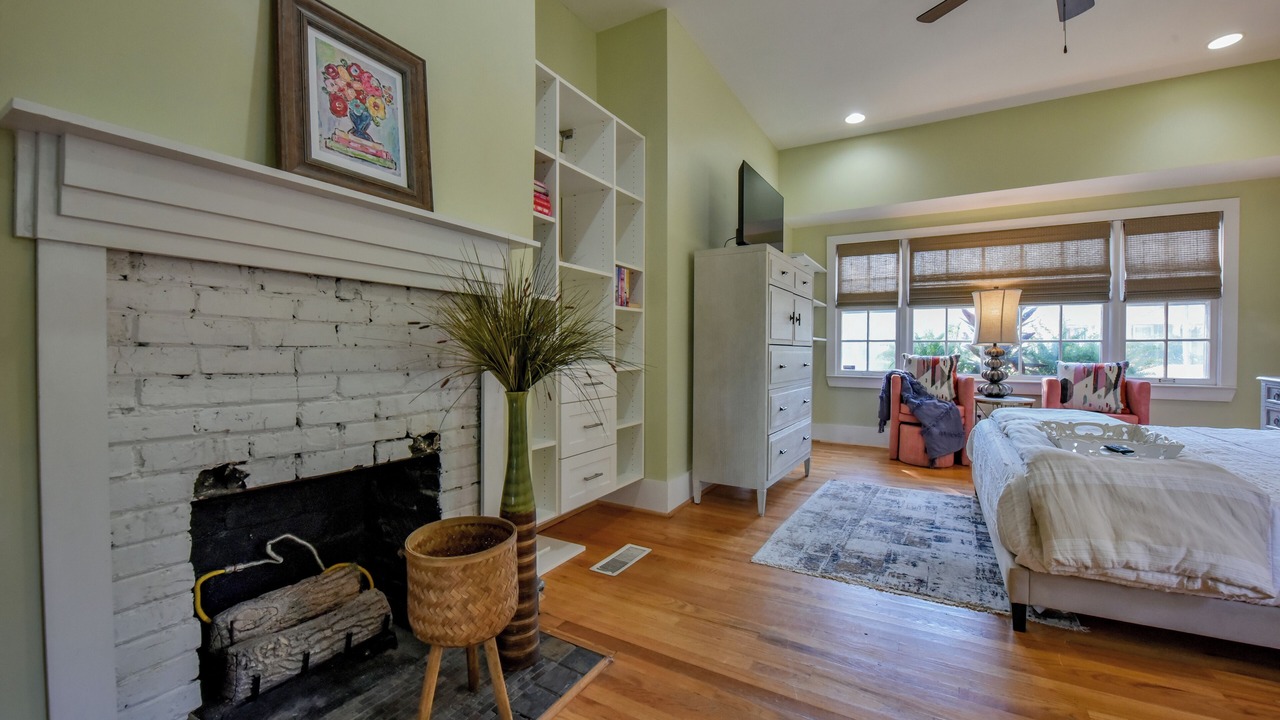 Photo of Bedroom in Northport