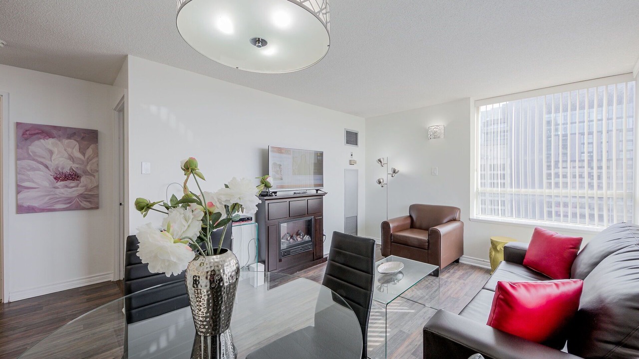 Photo of Livingroom in Bay Street Corridor